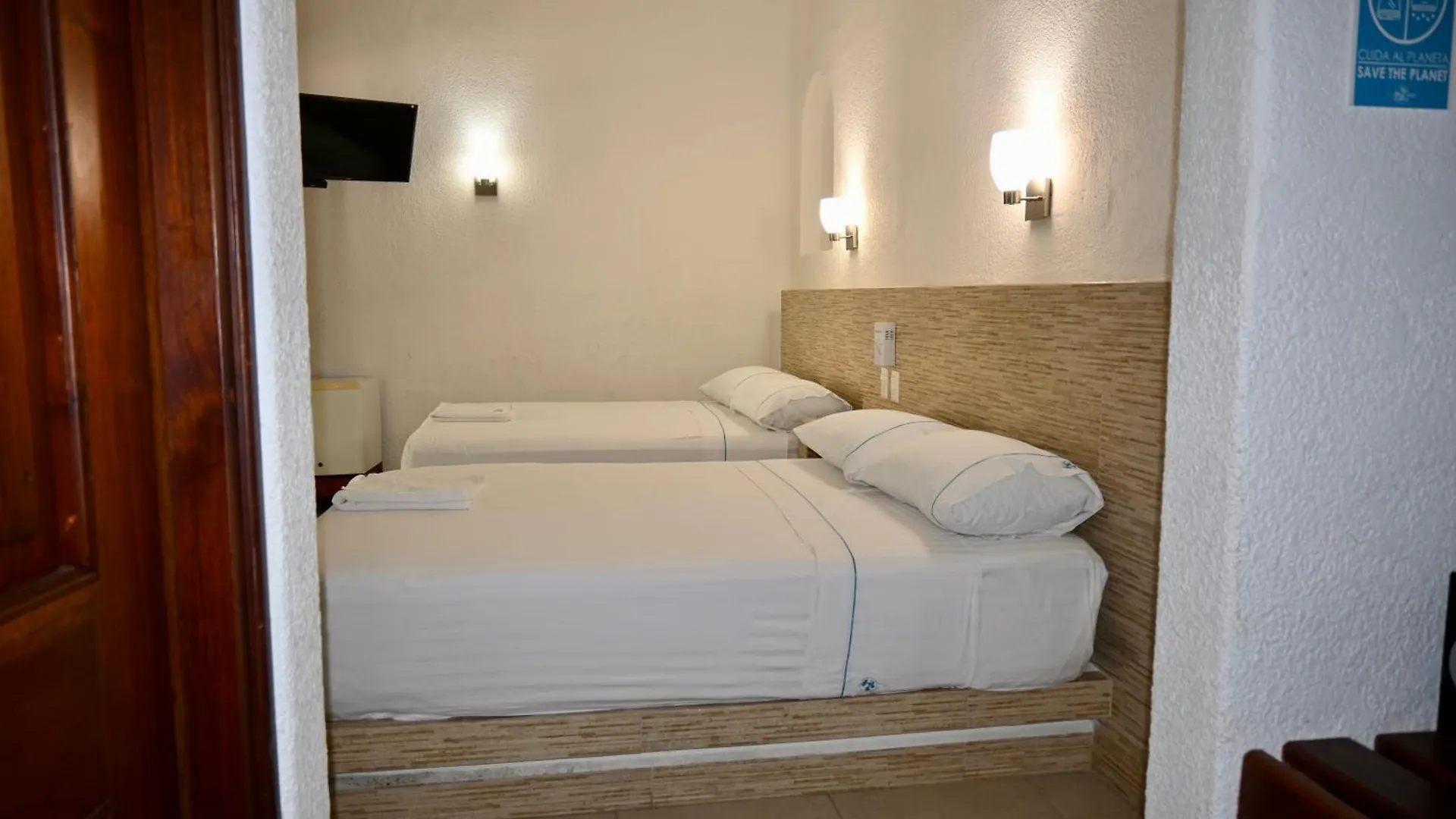 Pelicano Inn Playa Del Carmen - Beachfront Hotel