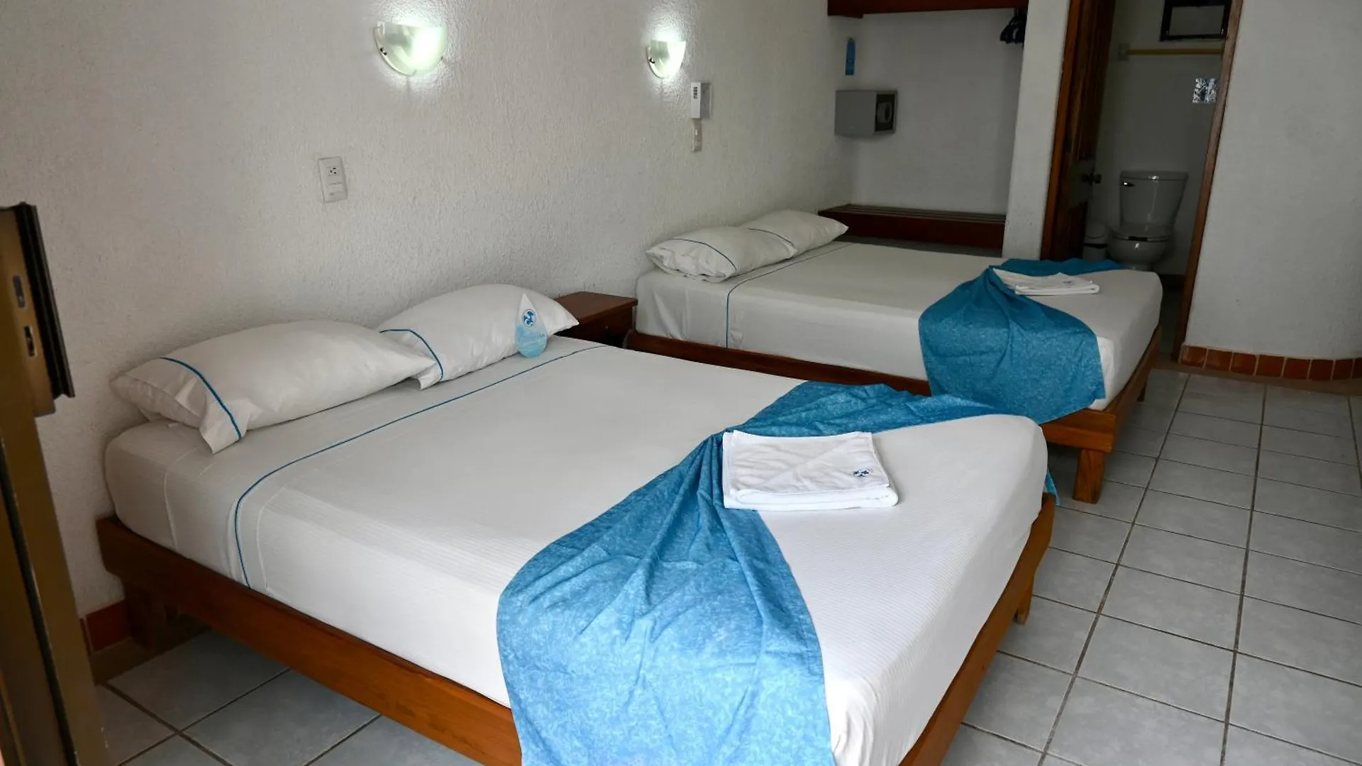 Pelicano Inn Playa Del Carmen - Beachfront Hotel