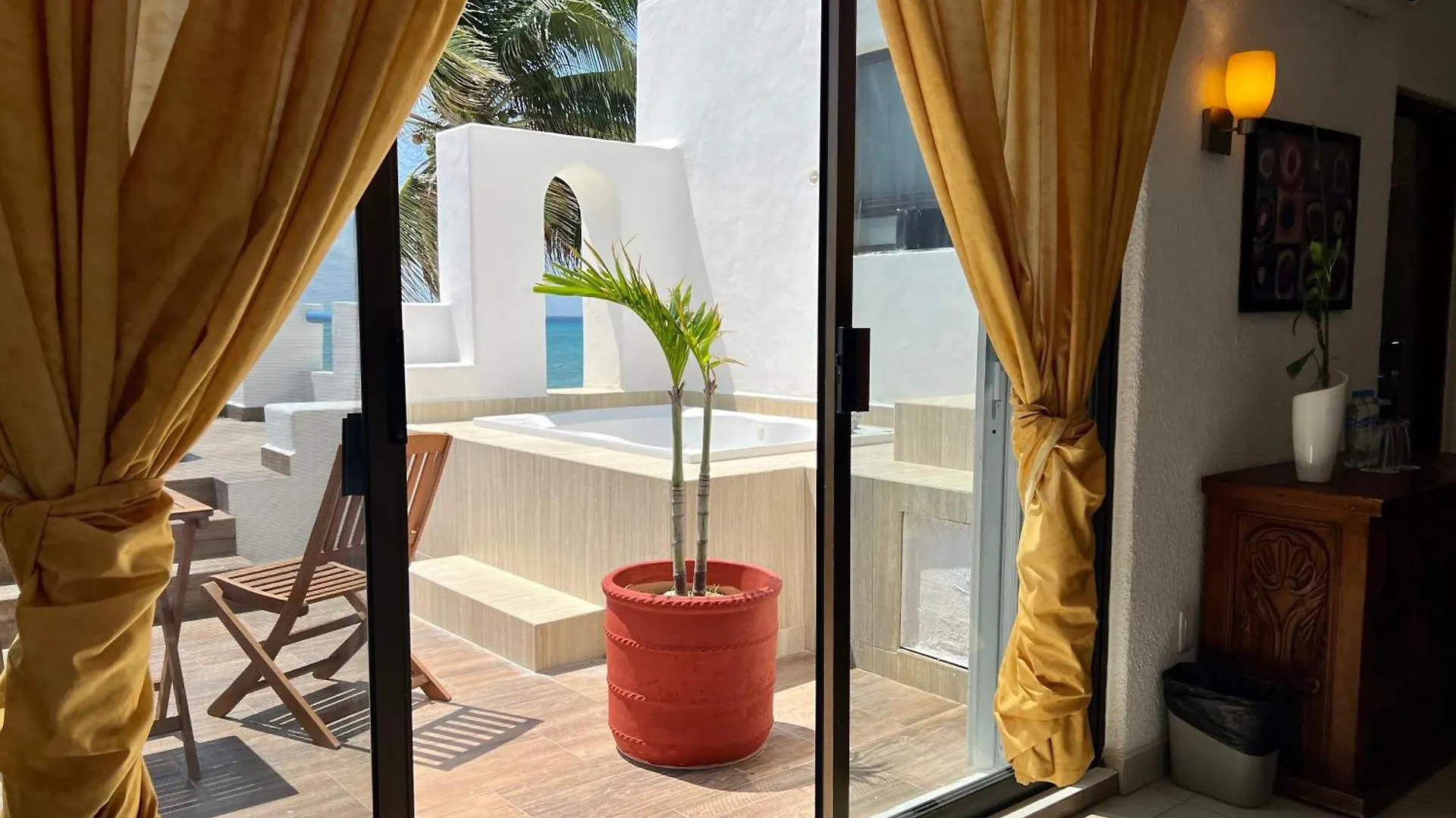 Pelicano Inn Playa Del Carmen - Beachfront Hotel